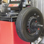 【画像】タイヤ交換後のホイールバランスの取り方には２種類があった！　「センター取り」と「ピッチ取り」って何がどう違う？ 〜 画像3