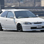 【画像】EK9命の編集部員がFD2に乗ってみた！　どっちのシビック タイプＲがいい……ってFD2の魅力にやられてしまった 〜 画像2