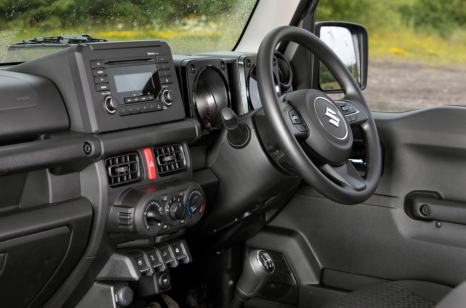 スズキ・ジムニーLCVの車内