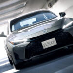 13年目のご長寿セダンが４度目のお色直し！　レクサスISがビッグマイナーチェンジを実施