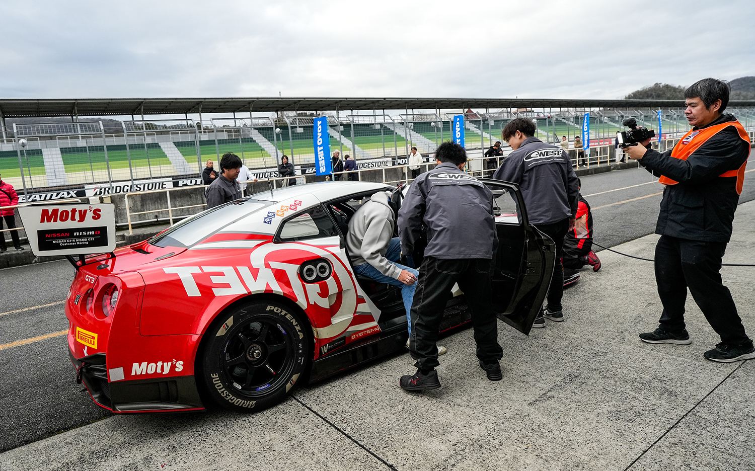 　「オートメッセリアルin岡山国際サーキット2025」にてGT NETがGTマシンの同乗体験を開催 〜 画像1