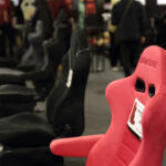 【画像】ずらり並んだシートを一気座りで比べたら即購入！　BRIDEブースなら絶対後悔しないシート選びができる【東京オートサロン2026】 〜 画像8