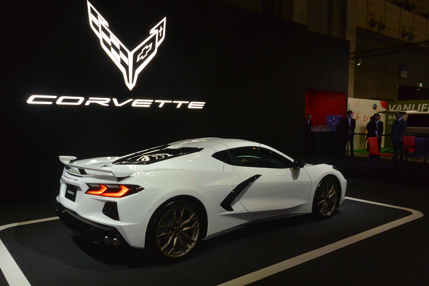 走りと見た目の両方を極めた特別仕様車「シボレー・コルベットZ06 Santorini Edition」が登場【東京オートサロン2026】 〜 画像1