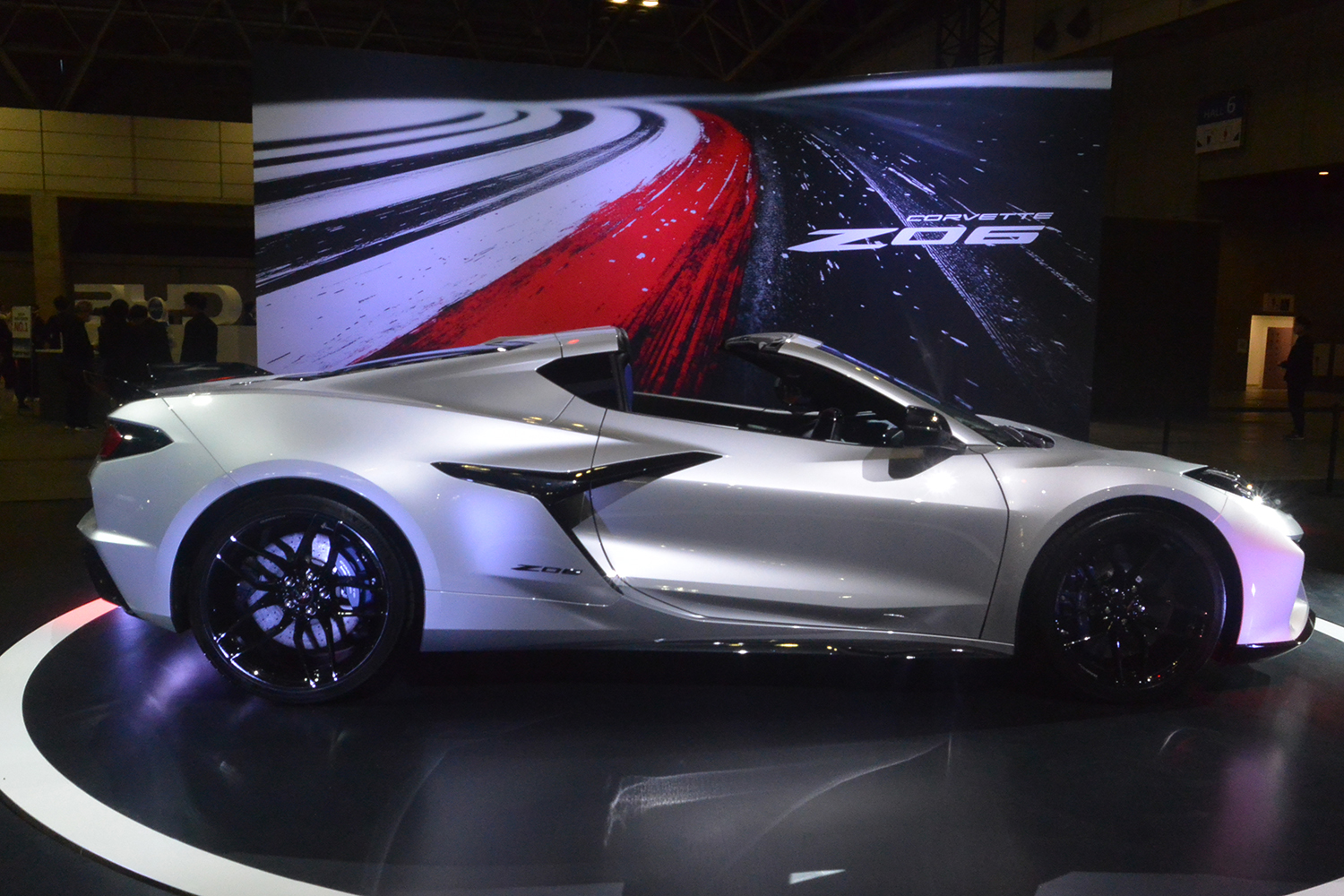 走りと見た目の両方を極めた特別仕様車「シボレー・コルベットZ06 Santorini Edition」が登場【東京オートサロン2026】 〜 画像3