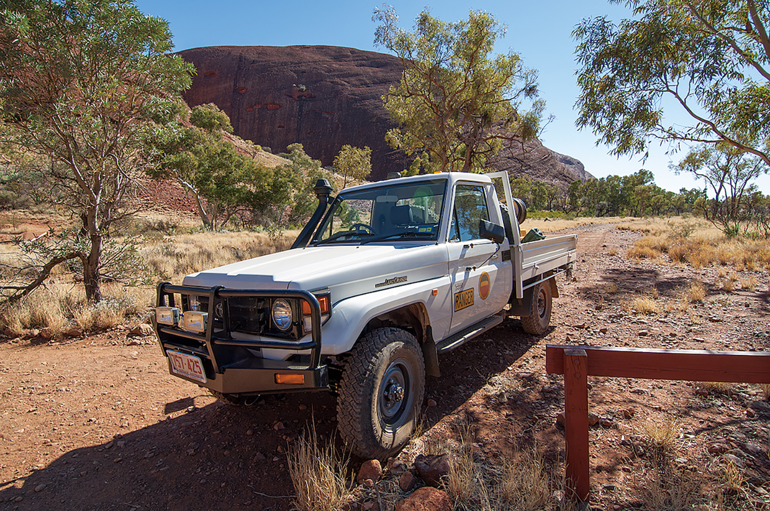 悪路を走るランドクルーザーのイメージ