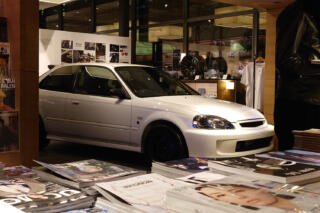 「Built By Legends」が美術品クオリティで仕上げた初代シビック タイプRを公開