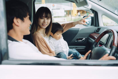 「乗車率120%」って電車はアリでもクルマは完全アウト！　違反な上に事故っても保険は使えずクルマは止まらず危険しかない