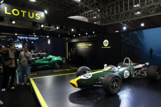 ロータスブースに世界限定60台のエミーラ・クラーク エディション現る【東京オートサロン2026】