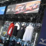 ドライブもウォーキングも叶える夢のドライビングシューズ誕生！　ミズノはクルマ好き要注目ブランドに進化していた【東京オートサロン2026】