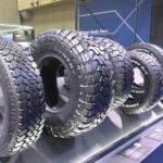 【画像】大人気タイヤ「オープンカントリー」シリーズが大集合！　真っ青に染まったトーヨータイヤブースはモータースポーツファン必見【東京オートサロン2026】 〜 画像4