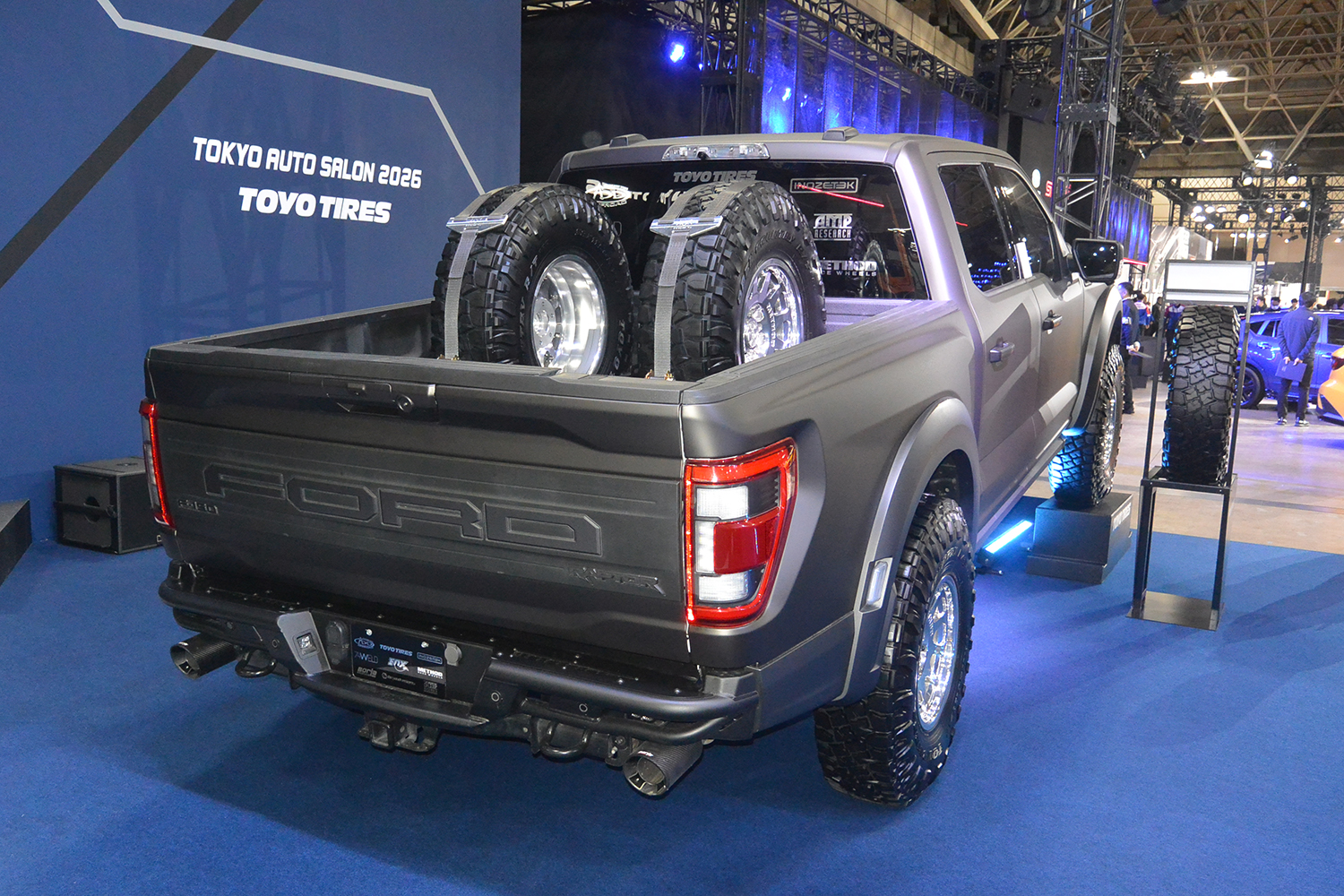 東京オートサロン2026のTOYOタイヤブースの様子