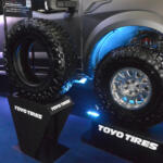 【画像】大人気タイヤ「オープンカントリー」シリーズが大集合！　真っ青に染まったトーヨータイヤブースはモータースポーツファン必見【東京オートサロン2026】 〜 画像10