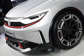 フォルクスワーゲンは「内燃機関」と「電動化」の二刀流で突き進むと宣言【東京オートサロン2026】