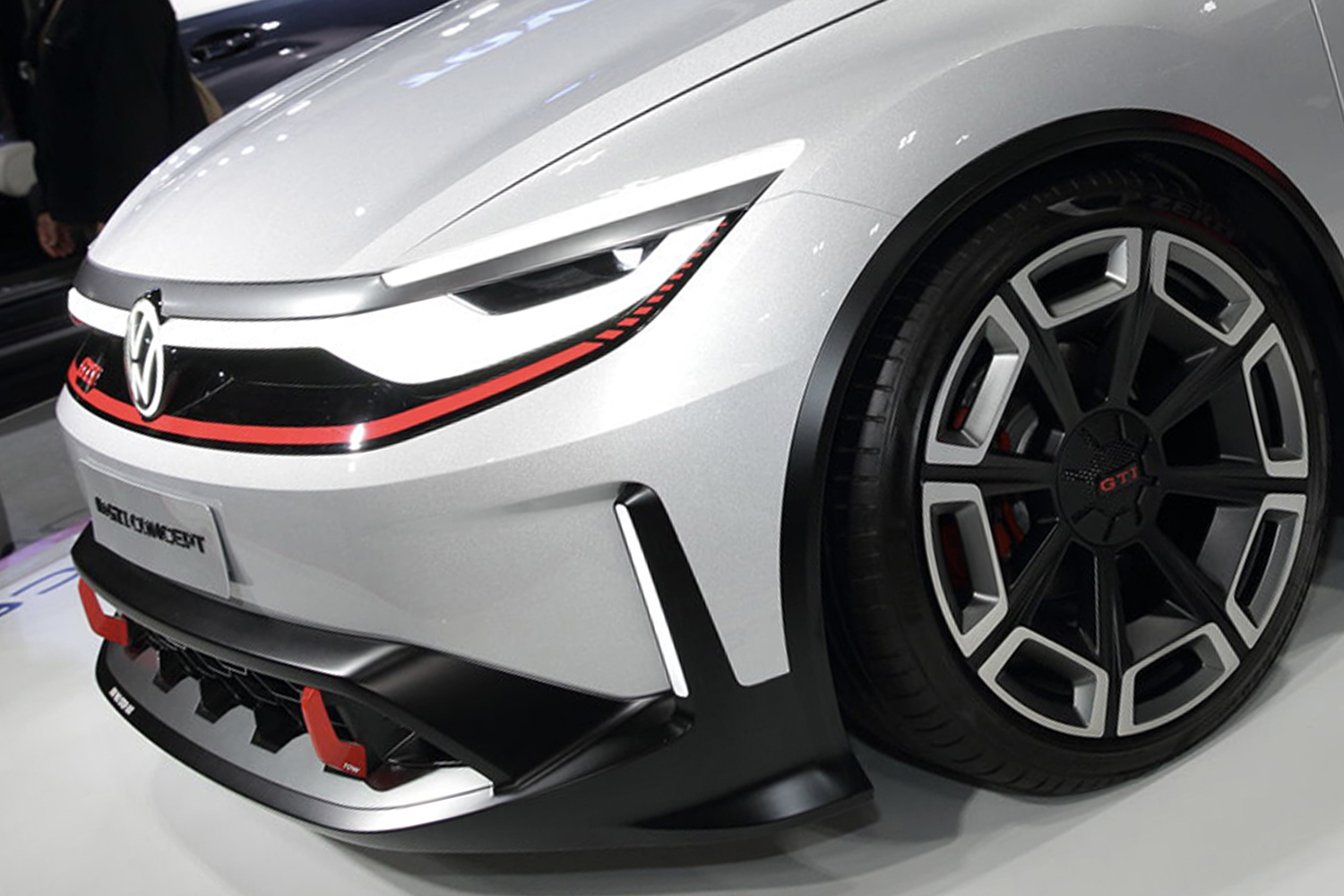 フォルクスワーゲンは「内燃機関」と「電動化」の二刀流で突き進むと宣言【東京オートサロン2026】