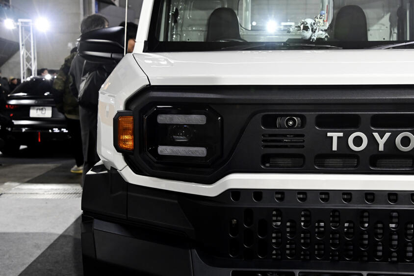 ランクルミニかと思ったら……ハイラックスチャンプじゃん！　群馬トヨタが日本で走れないトラックを展示したワケ