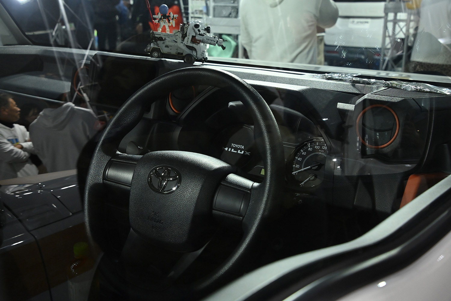 トヨタ・ハイラックスチャンプの車内