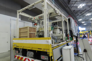 重作業だったガードレール塗装を自動化した「ガードレール塗装工」がスゴい