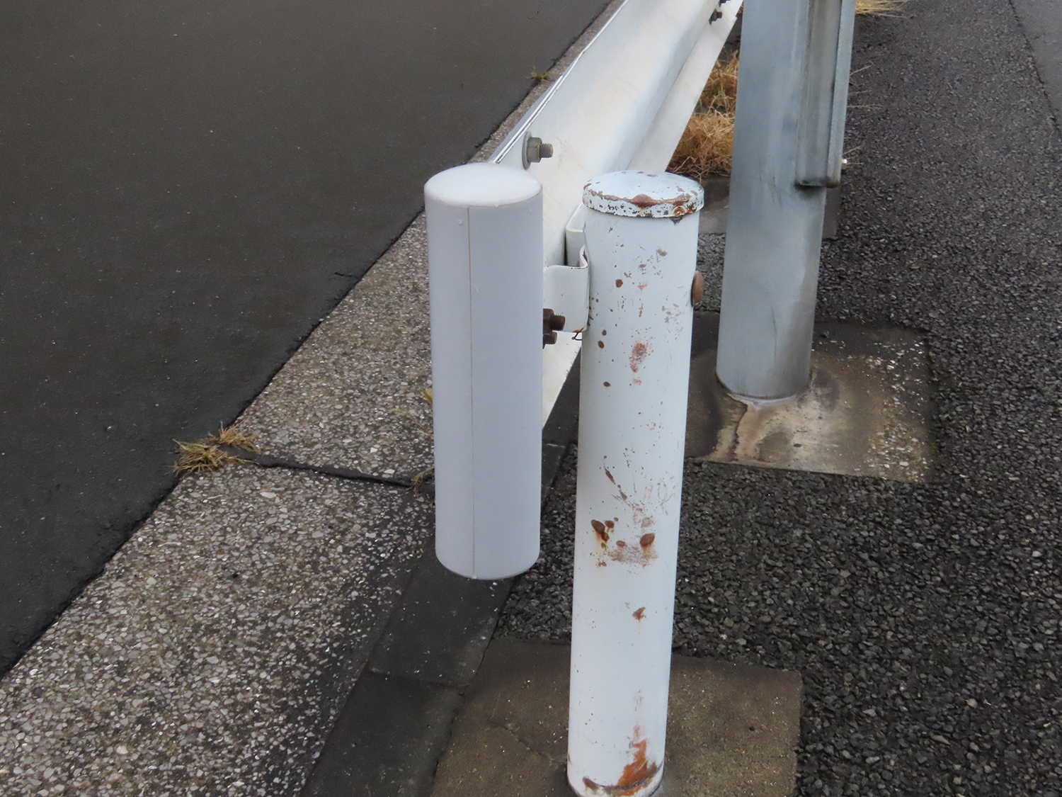 重作業だったガードレール塗装を自動化した「ガードレール塗装工」がスゴい 〜 画像3