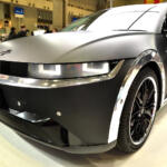 ヒョンデが世界的ギタリスト「MIYAVI」とコラボ！　IONIQ5の大容量電源があればこんなオーディオカスタムも自在【東京オートサロン2026】