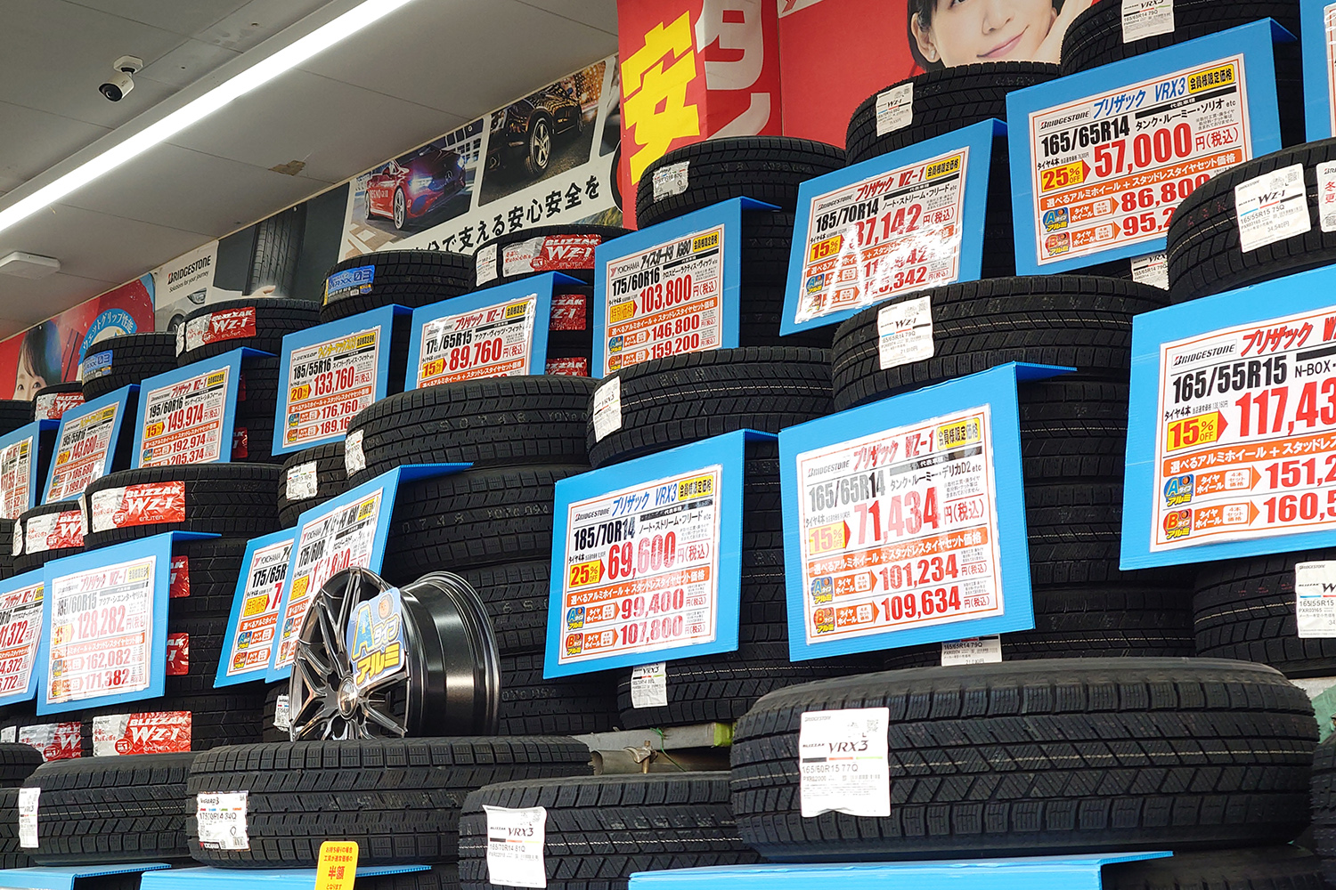 タイヤ売り場のイメージ
