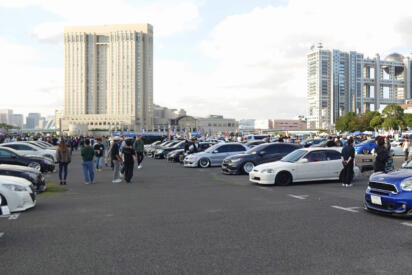 楽しむのは結構だけどクルマを傷つけてません？　クルマ系イベントは不注意なギャラリーで溢れかえっていた