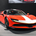 【画像】初任給でドリンクホルダーすら買えないだと？　フェラーリのオプション価格を見てると金銭感覚がバグる 〜 画像1