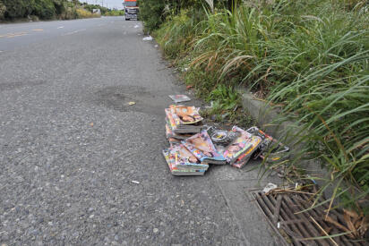 一般人立ち入り禁止エリアに散乱するゴミ！　港湾施設周辺のマナーが酷すぎる!!