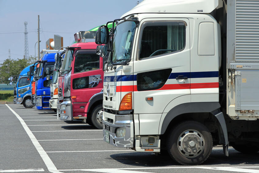 同業者としても迷惑千万！　まともな会社所属のトラックドライバーが本音で語る「ヤバいトラック」