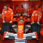 【画像】ドライバーがはねられる！　完走すれば入賞の６台だけの決勝！　信じがたいレベルのF1珍事件をまとめてみた 〜 画像8