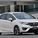 【画像】キミは誰!?　ってフィットかよ！　中国でマイチェンを受けたホンダ・フィットの「顔」がとんでもないことになっていた 〜 画像2