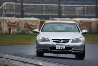 スポーツカー顔負けのハイパフォーマンスエンジン搭載セダン4選