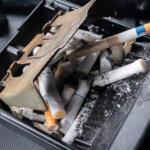 【画像】タバコや飲食は「ながら運転」にはならない？　直接取り締まる法律はないが「違反になる可能性」はゼロじゃない 〜 画像1