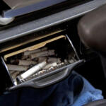 【画像】タバコや飲食は「ながら運転」にはならない？　直接取り締まる法律はないが「違反になる可能性」はゼロじゃない 〜 画像6