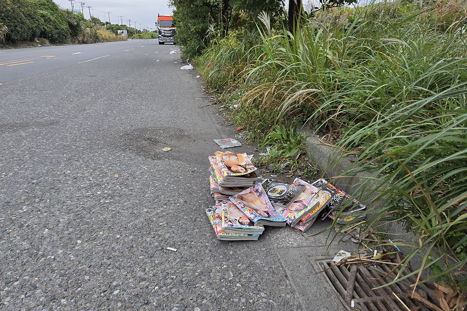 道路に捨てられたゴミ 〜 画像14