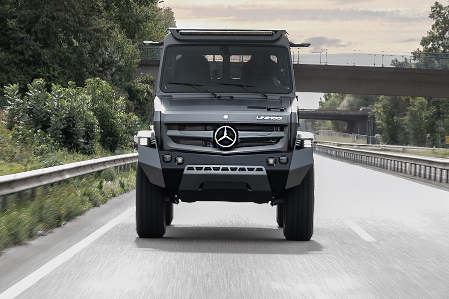 80周年を記念して製作された「ウニモグ」がセレブリティ御用達なラグジュアリーカーだった 〜 画像17