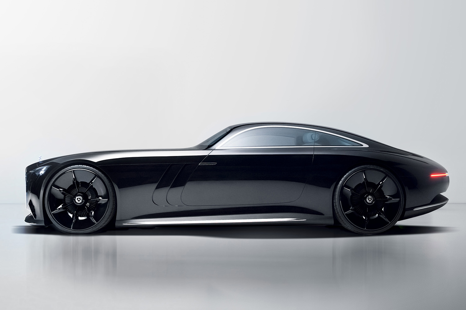 メルセデス・ベンツ・ビジョン・アイコニックのサイドビュー