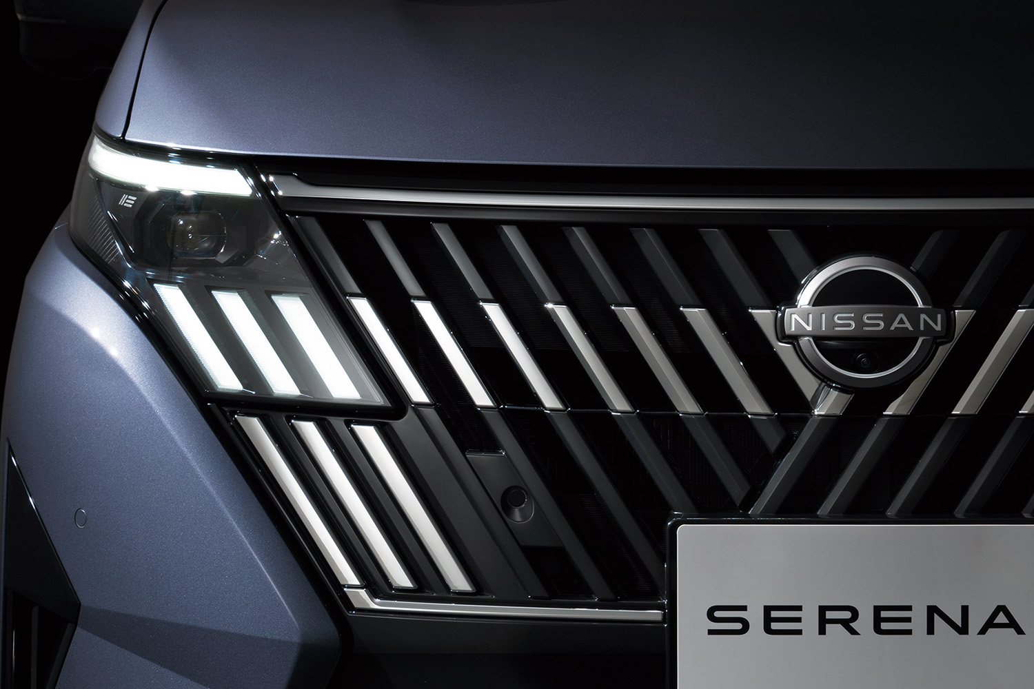 日産セレナのフロントグリル