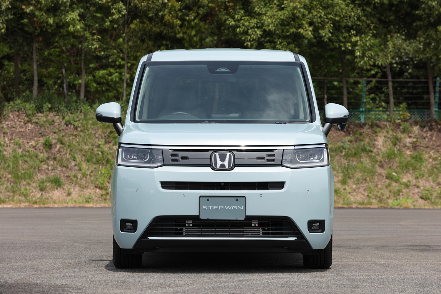 ホンダ・ステップワゴンの真正面フロントスタイリング