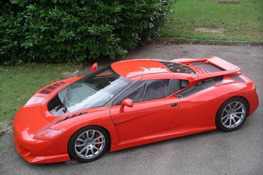 21世紀になった瞬間に発表されたスーパーカー！　計画どおりにいかず２台のみが作られた「エドニスV12」という悲運のクルマ【21世紀スーパーカーFILE #001】