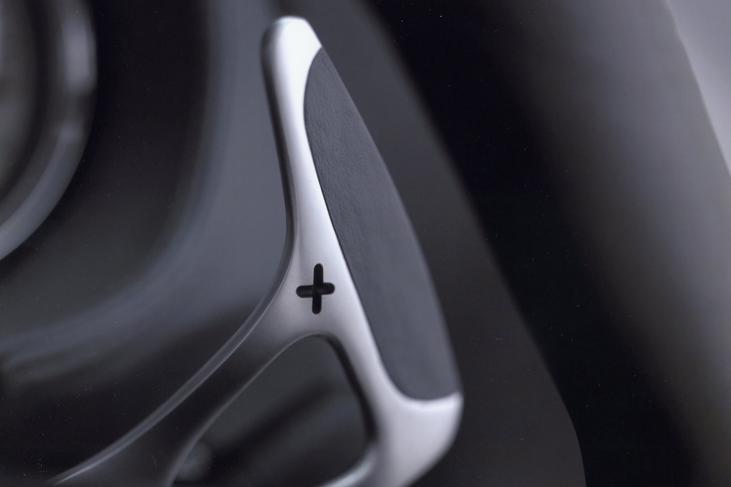 アストンマーティン・ヴァンキッシュのパドルシフター 〜 画像4