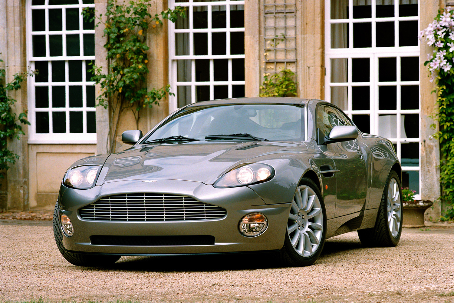 V12ヴァンキッシュはフェラーリに「打ち勝つ」ために誕生した【21世紀スーパーカーFILE #003】 〜 画像8