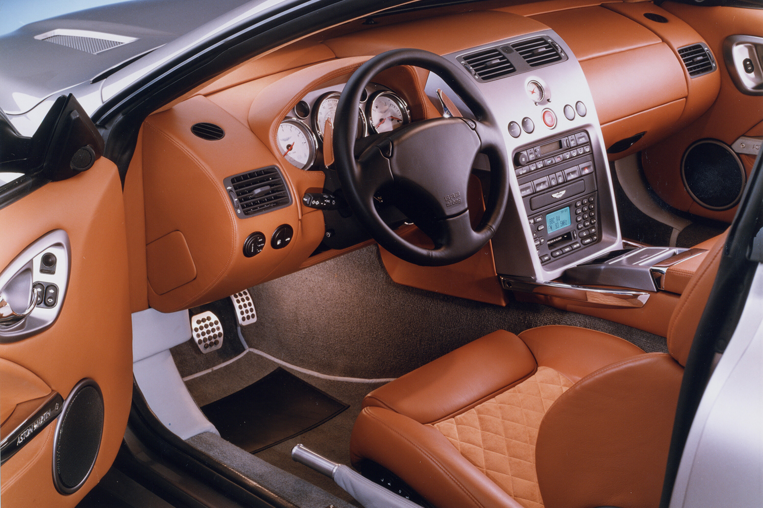 アストンマーティン・ヴァンキッシュのインテリア 〜 画像9