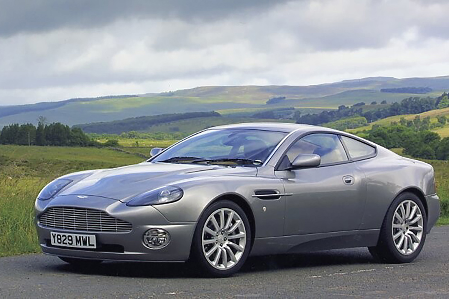 アストンマーティン・ヴァンキッシュのフロントスタイリング