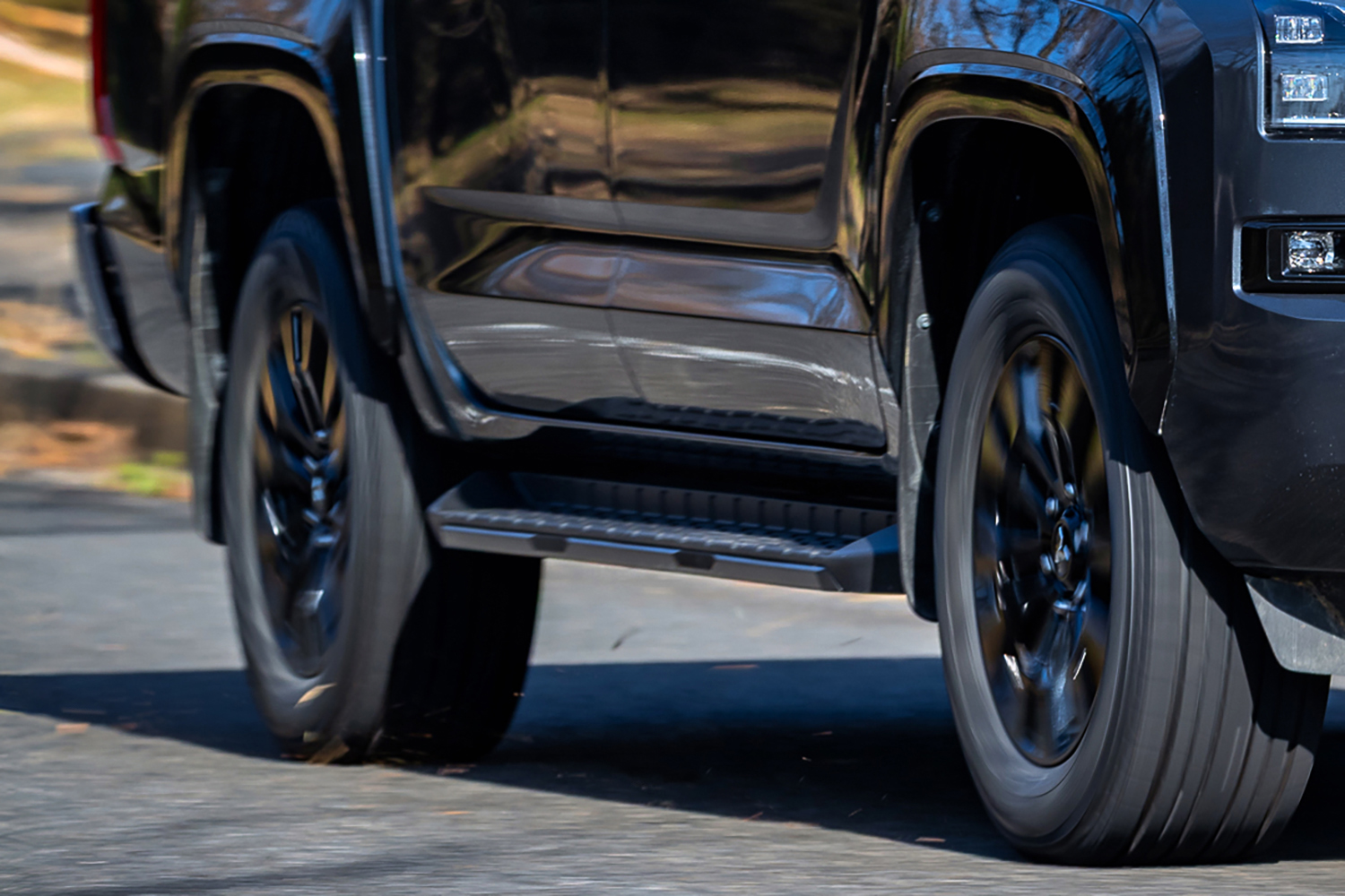 三菱トライトンのサイドステップ