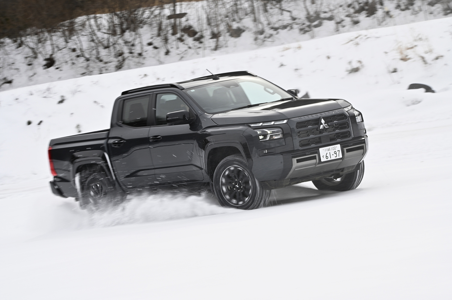 三菱トライトンの雪道走行シーン 〜 画像4