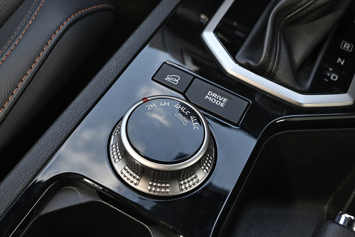 三菱トライトンのドライブモードセレクター