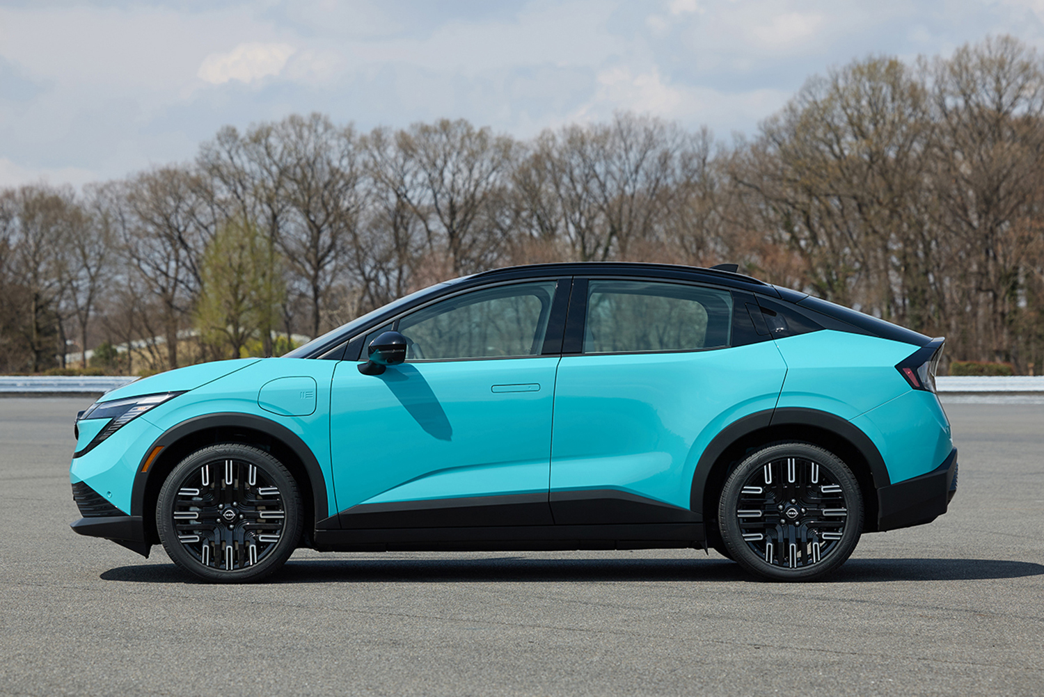 日産リーフのサイドビュー