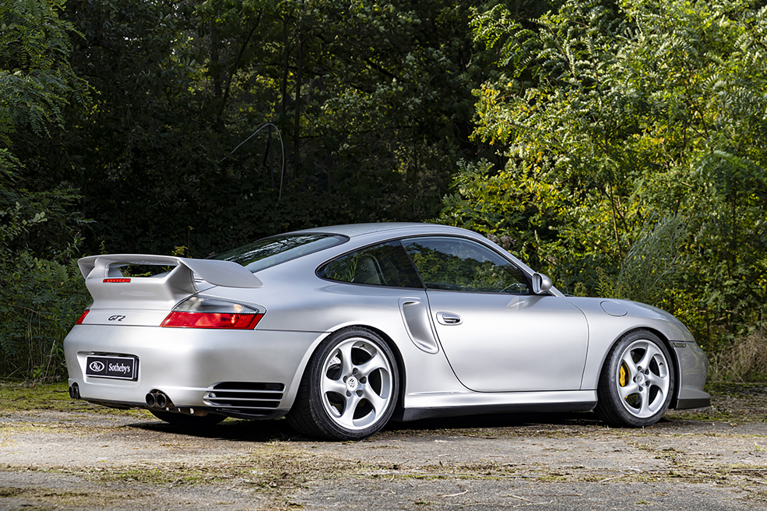 純然たるロードカーとして生まれた996型ポルシェ911GT2が衝撃的すぎた