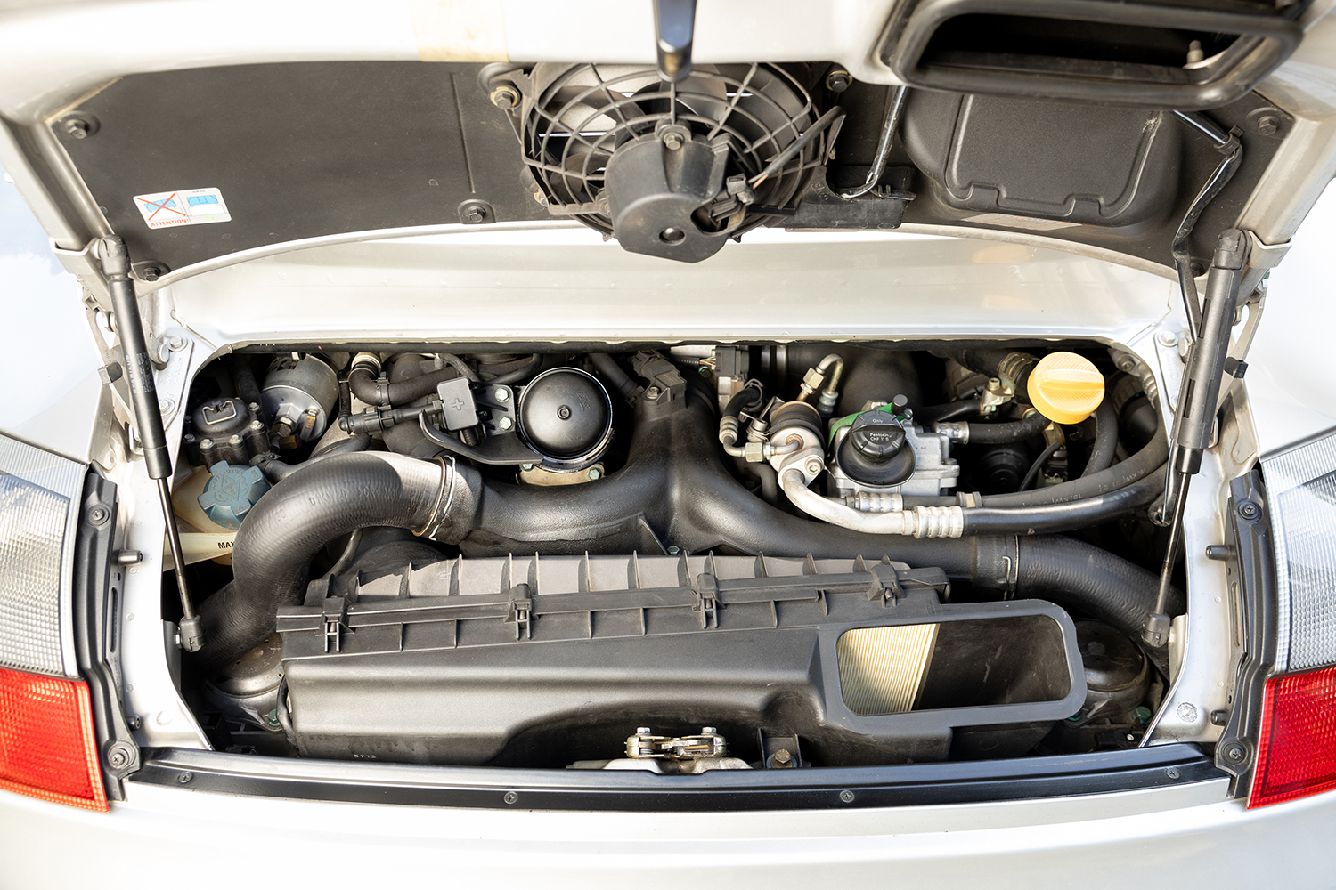 純然たるロードカーとして生まれた996型ポルシェ911GT2が衝撃的すぎた