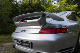 純然たるロードカーとして生まれた996型ポルシェ911GT2が衝撃的すぎた